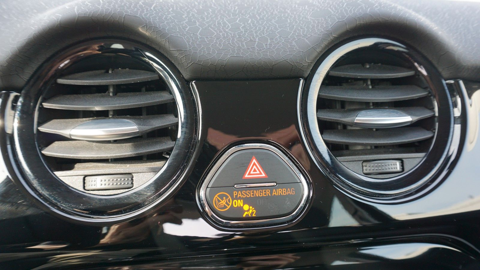 Fahrzeugabbildung Opel Adam JAM 1.4 64kW S/S, PDC, HSA, ESP, Tempomat
