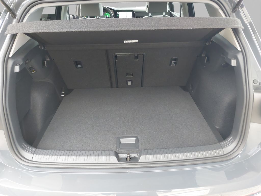 Fahrzeugabbildung Volkswagen Golf 1.5 TSI Style AHZV Standheizung Kessy