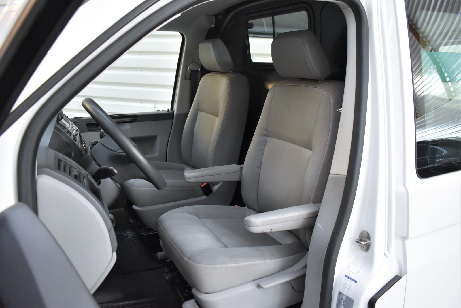 Volkswagen T5 Transporter 2.0 TDI 140 ch DSG • 1re main • TVA récupérable • Attelage