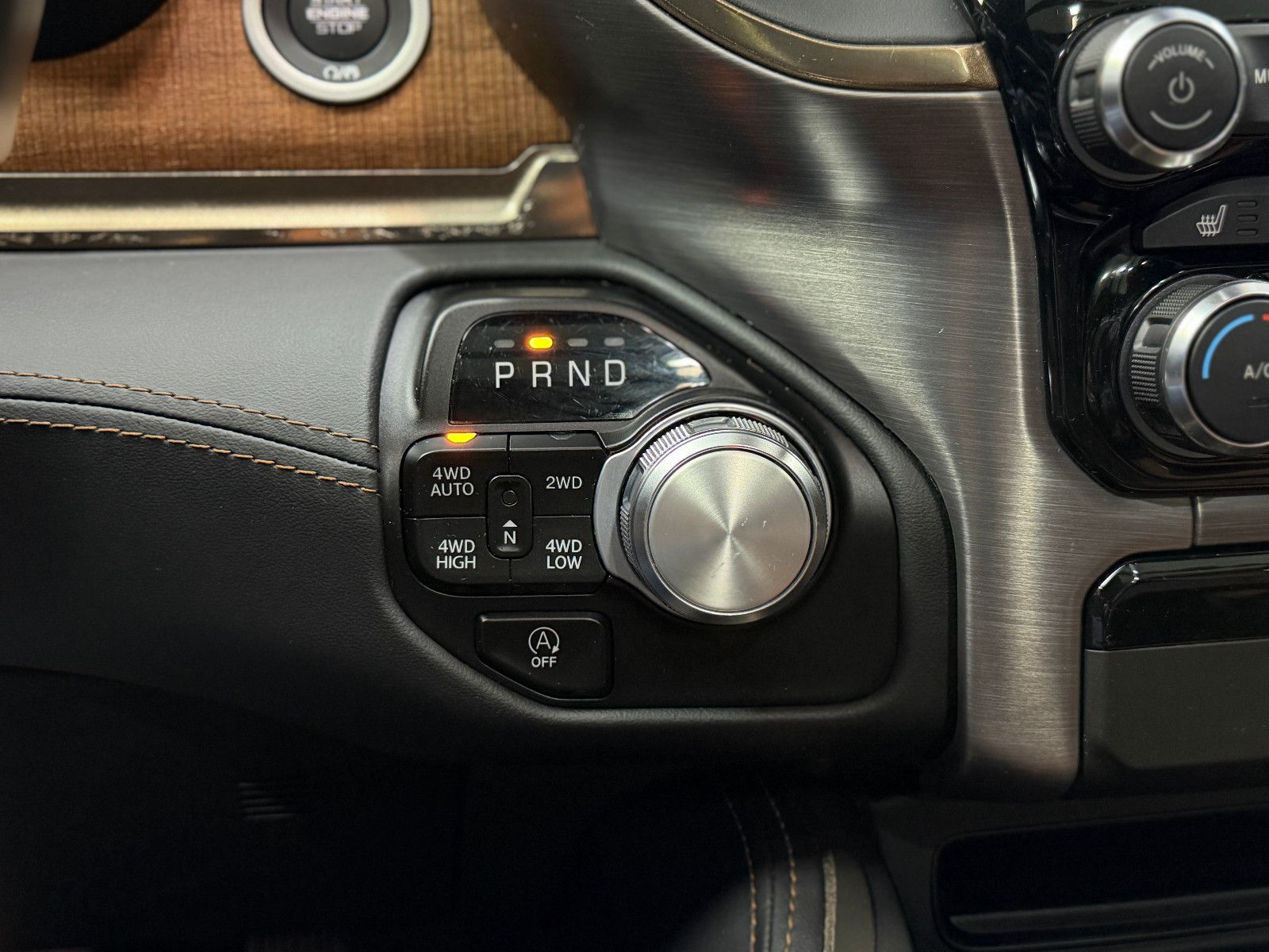 Fahrzeugabbildung Dodge RAM 1500 5.7 HEMI 4x4 Longhorn|AHK|NAVI|PANO