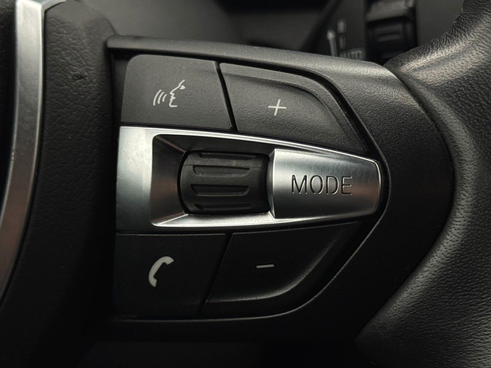 Fahrzeugabbildung BMW 120i Edition M Sport Shadow Leder Temp. SHZ PDC