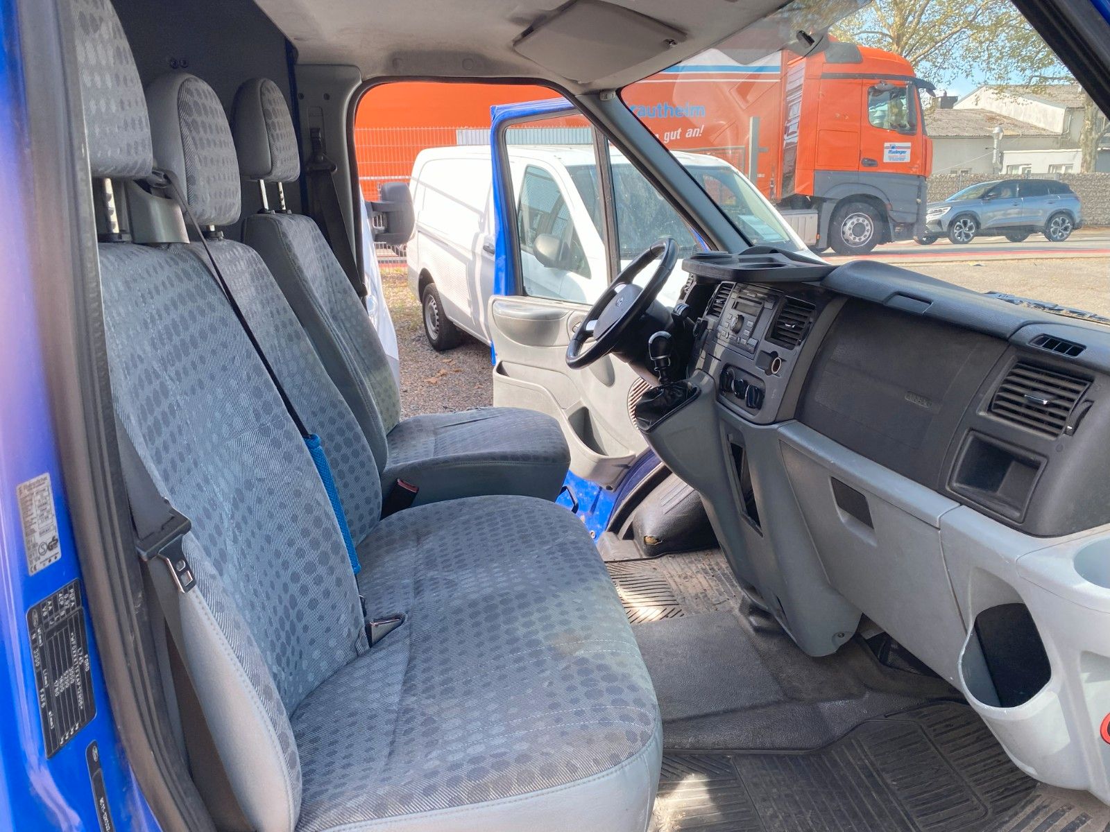 Fahrzeugabbildung Ford Transit Kasten FT 300 M Trend LKW,AHK,STH,Klima