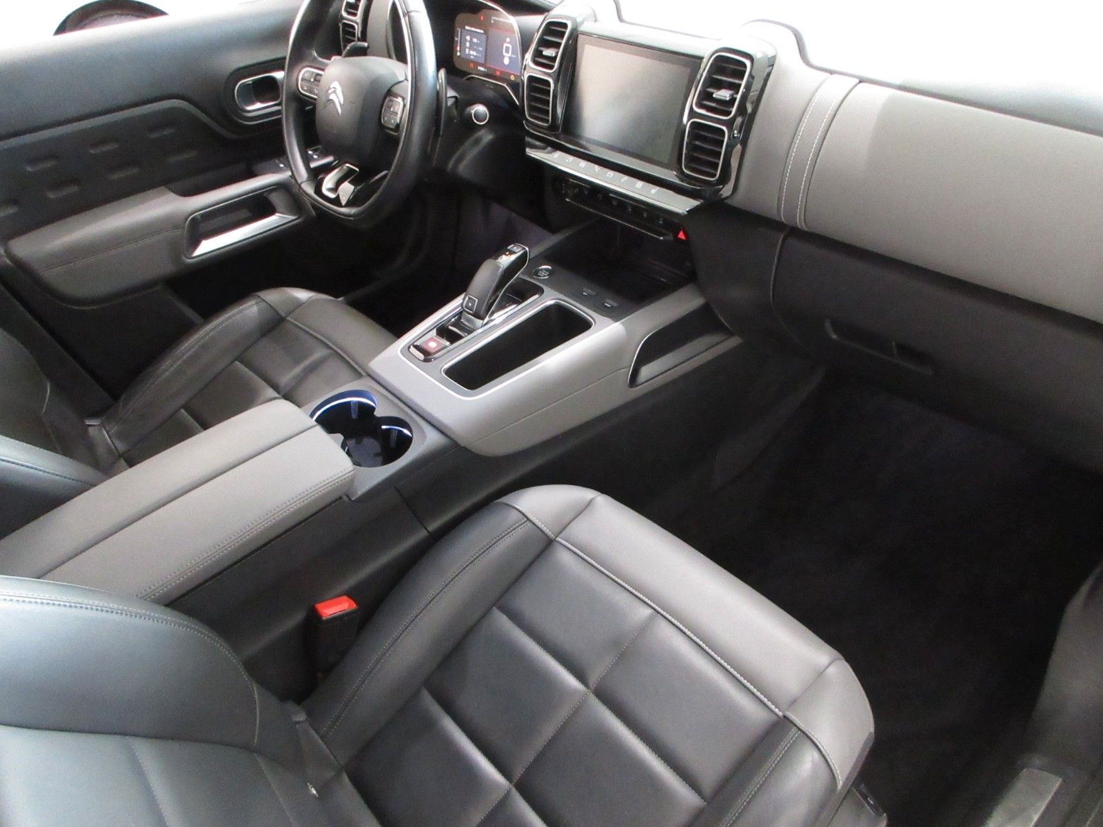 Fahrzeugabbildung Citroën C5 Aircross 1.2T LED/NAVI/SHZ/LEDER/R´CAM
