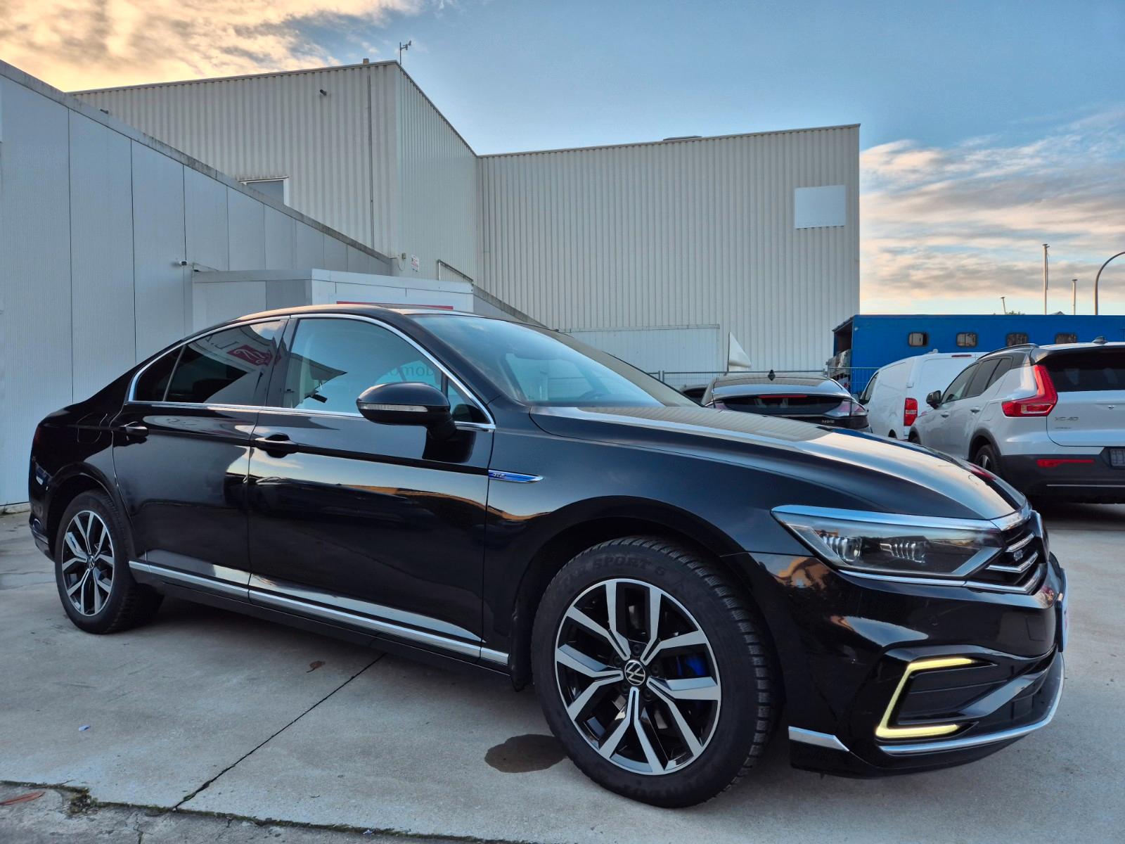 Volkswagen Passat GTE 1.4 TSI // PHEV HYBRID // DSG //