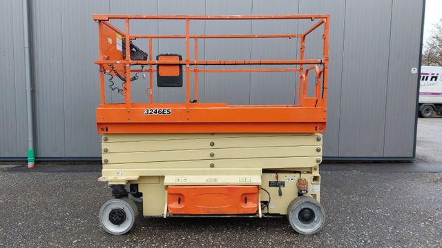 JLG 3246ES / 4x on stock /netto 7900 €