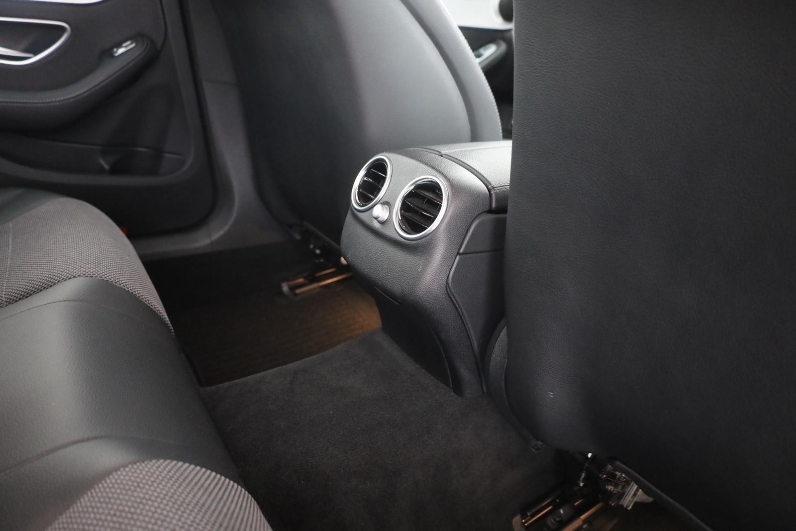 Mercedes-Benz C180 T CGI Avantgarde LED Navi Sitzheizung PDC