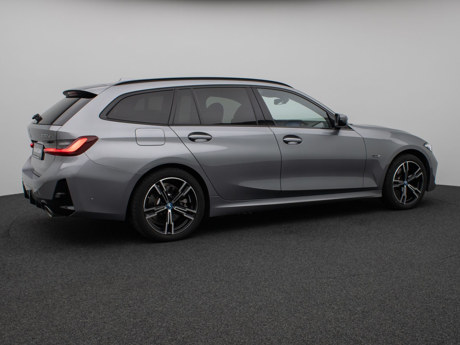 Fahrzeugabbildung BMW 330e M Sport Panorama Kamera HUD DAB HiFi AHK