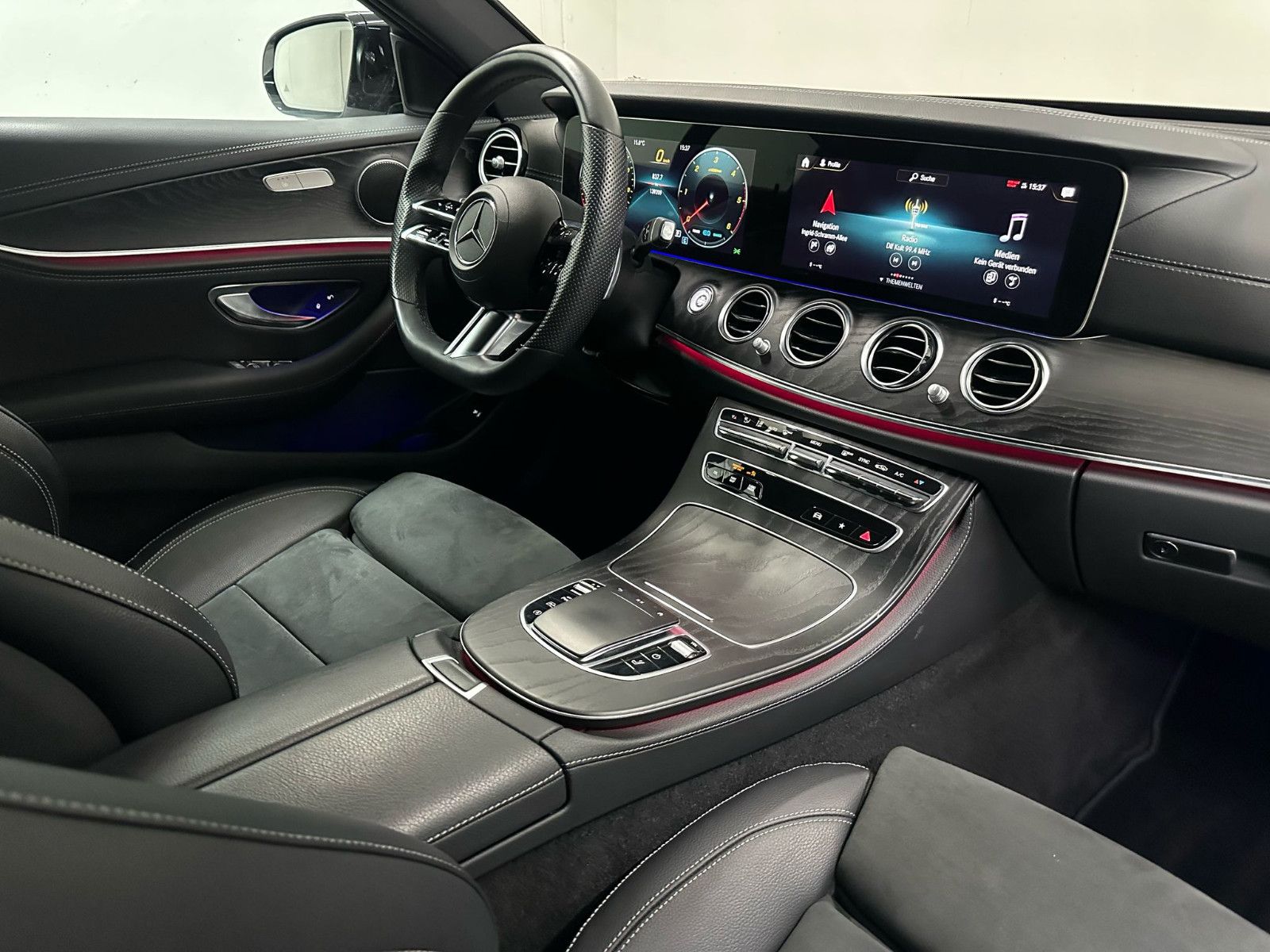 Fahrzeugabbildung Mercedes-Benz E 300 d 4MATIC T Autom. AMG-LINE*NIGHT*360*HUD*