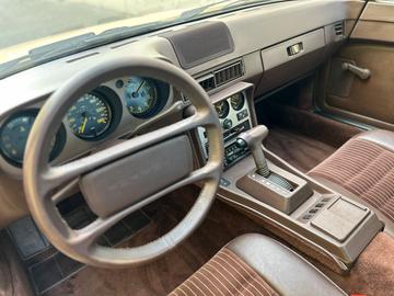 1984 Porsche 944 — миниатюра 12