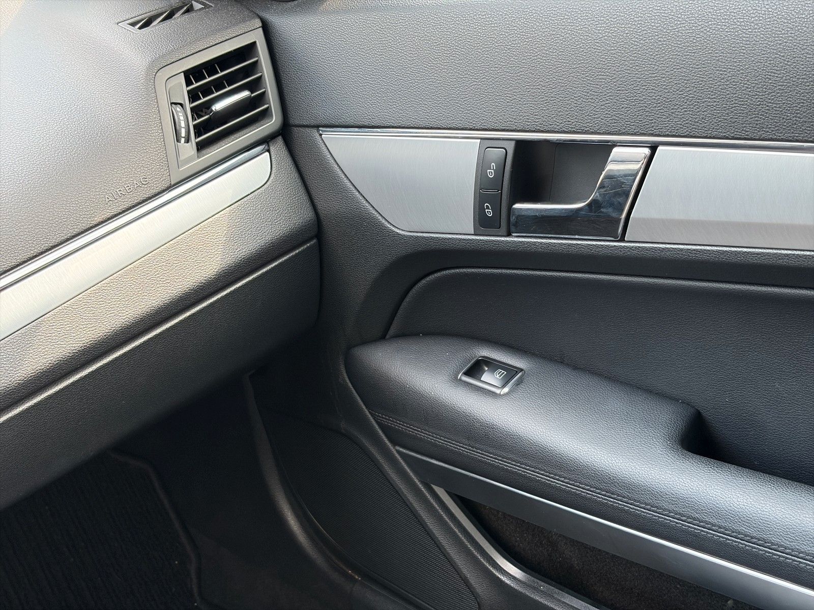 Fahrzeugabbildung Mercedes-Benz E 200 E Coupe CGI BlueEfficiency