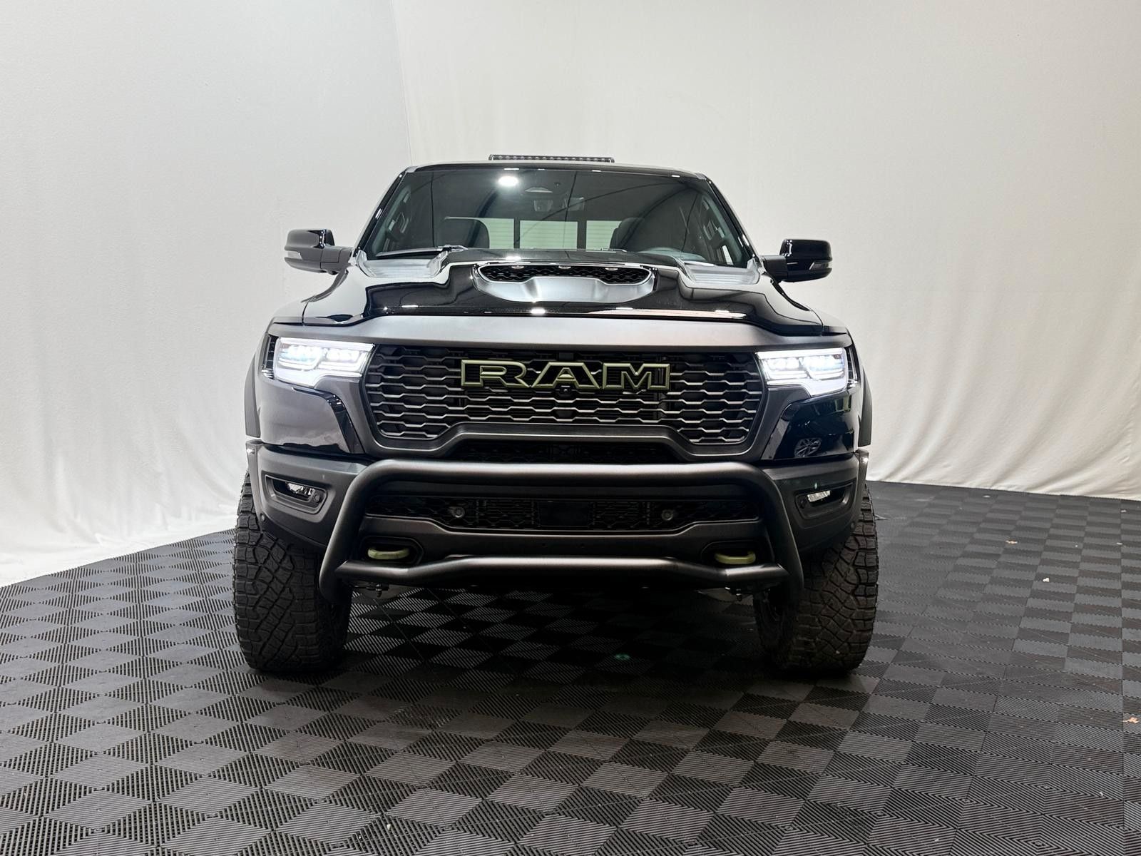 Fahrzeugabbildung Dodge RAM 1500 RHO H/O Olive Edition