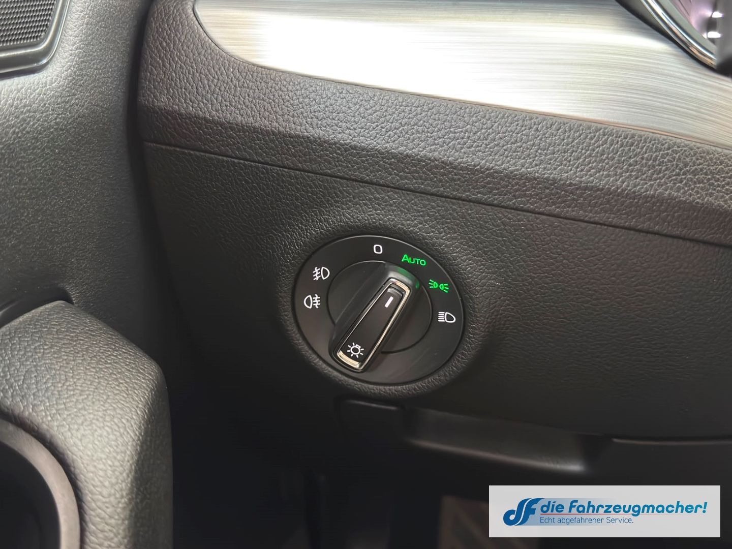 Fahrzeugabbildung SKODA Superb Combi Ambition Digitales Cockpit LED Sper
