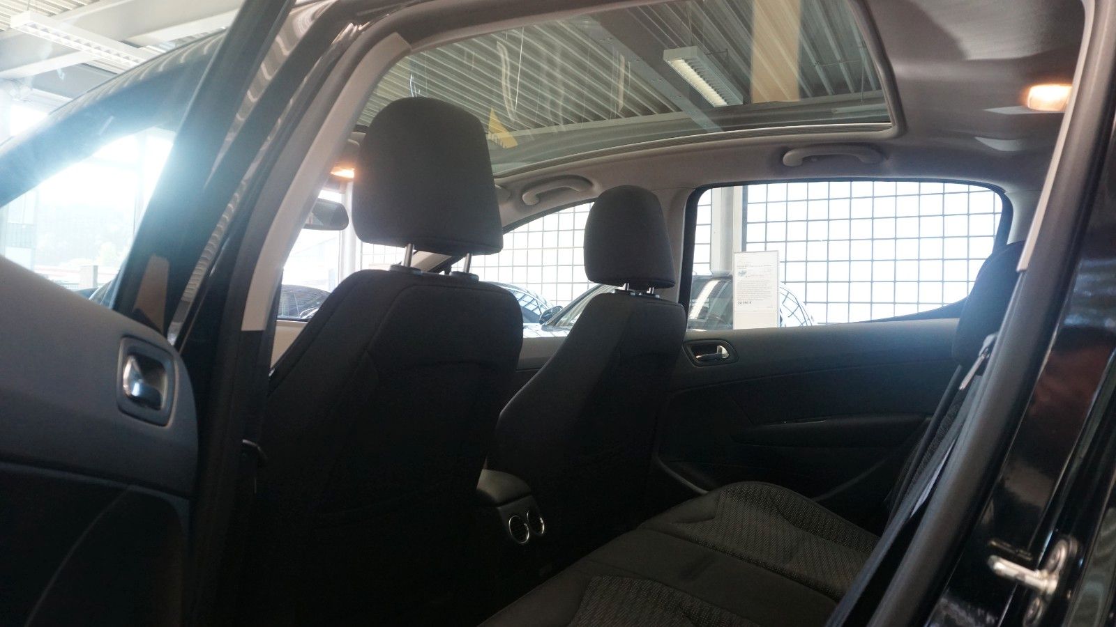 Fahrzeugabbildung Peugeot 308 Allure *1.Hand*Panoramadach*