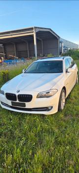 BMW 525d xDrive Touring - - weiße BMW 525
