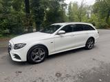 Mercedes-Benz E 300 de AMG Line Top Zustand LED  Widescreen - Hybrid (Diesel/Elektro): Sportsitze