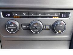 Fahrzeugabbildung Volkswagen Golf VII Comfortl.*DSG*Klimatronic*Kamera!*WiPa!