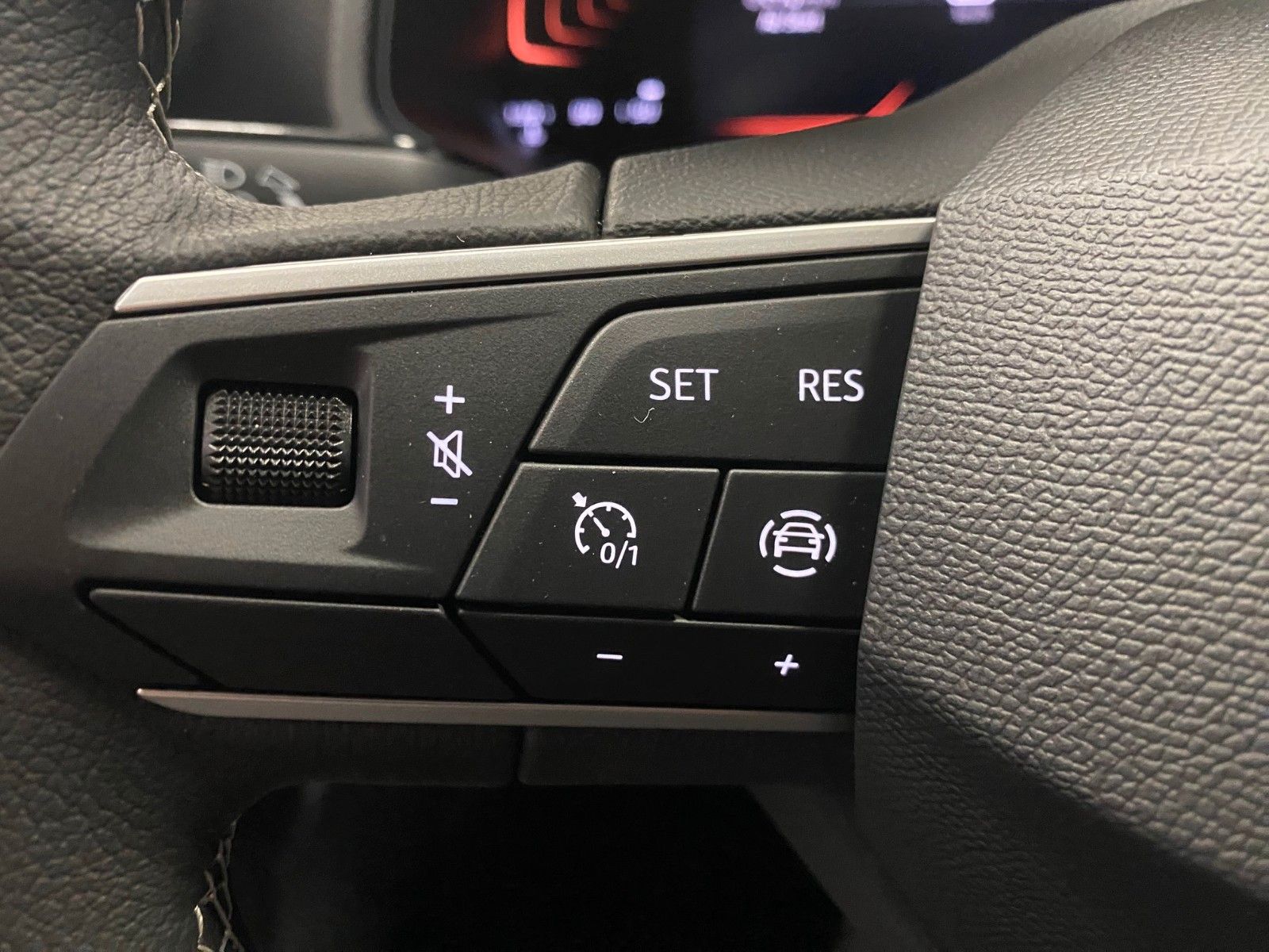 Fahrzeugabbildung SEAT Ibiza 1.0 TSI Style+5 Jah GARANTIE+KAMERA+PDC+BC