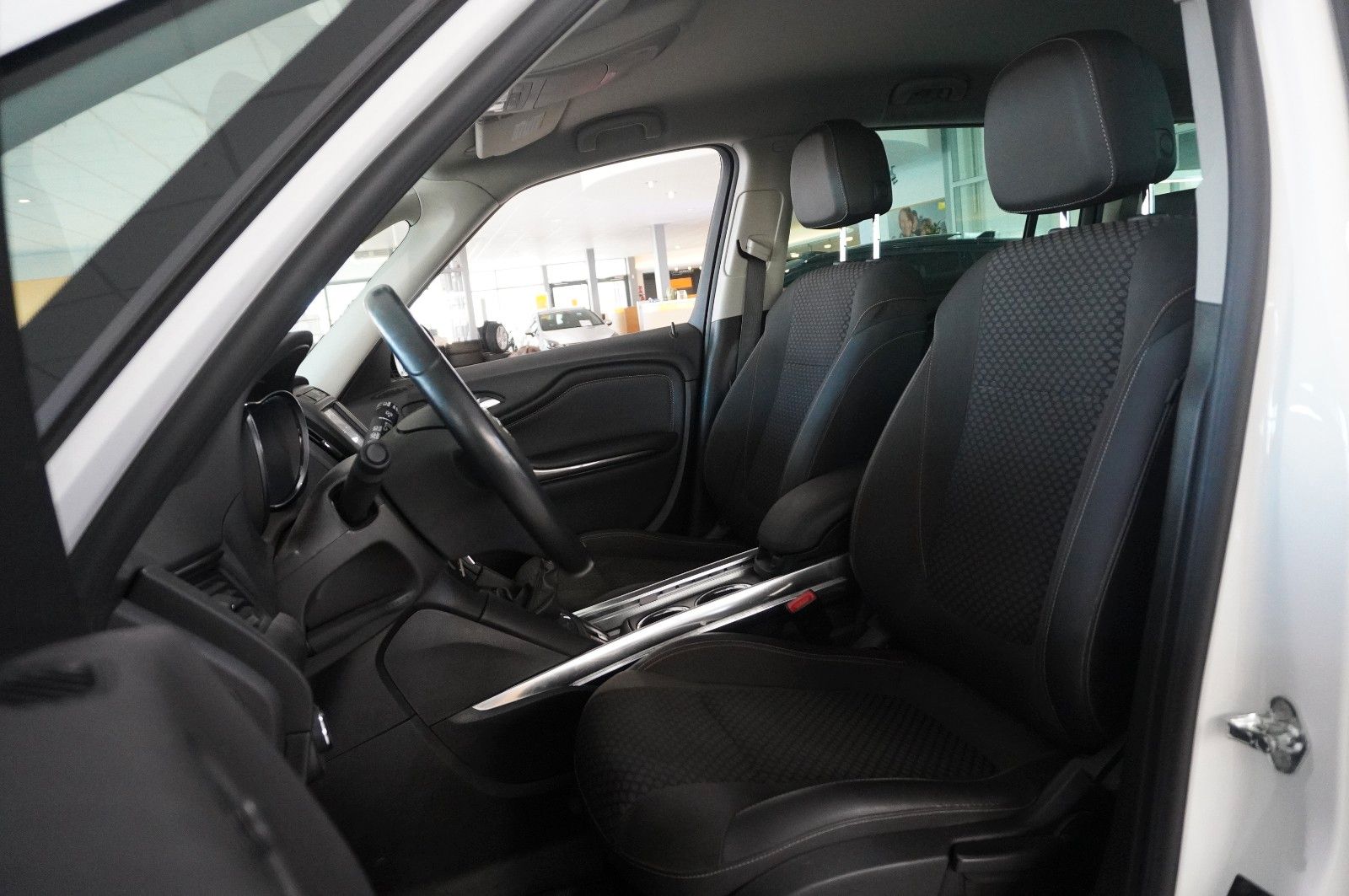 Fahrzeugabbildung Opel Zafira C 1.4T INNOV. 7-SITZ NAVI/LED/KAMERA/AHK