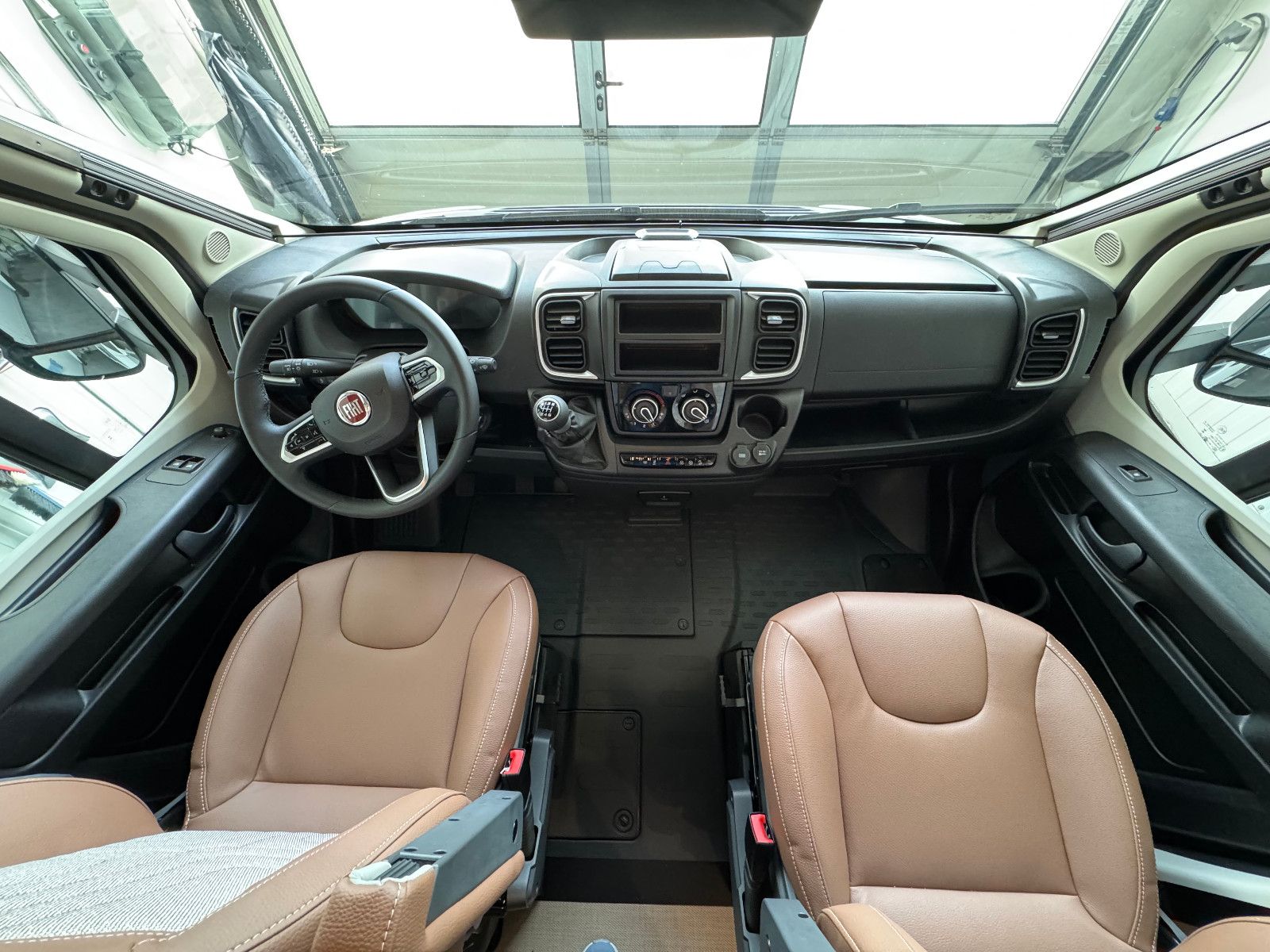 Fahrzeugabbildung Bürstner Lyseo TD 690 HL - 17.359€ SPAREN!