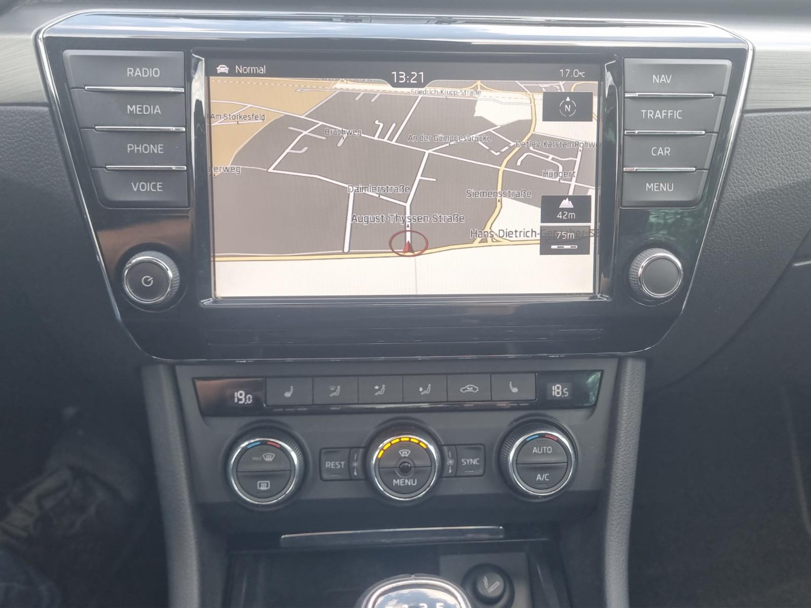 SKODA SUPERB COMBI 1.4 TSI 150ch STYLE BVM Toit ouvrant pano Sièges sport chauffants Historique présent - 1ERE MAIN
