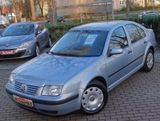 Volkswagen Bora 1.Hand Rentner VW Scheckheft Zahnriemen neu - Volkswagen Bora mit Benzin-Antrieb