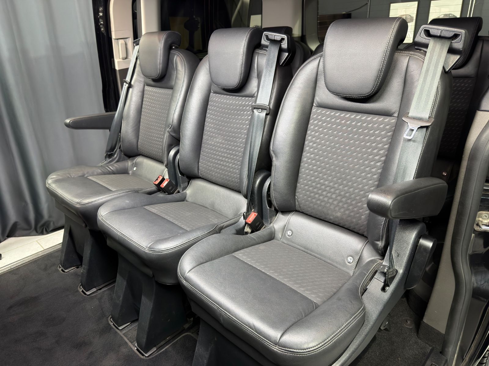 Fahrzeugabbildung Ford Tourneo Custom Sport|AUTOMATIK|LEDER|NAVI|8-SITZ