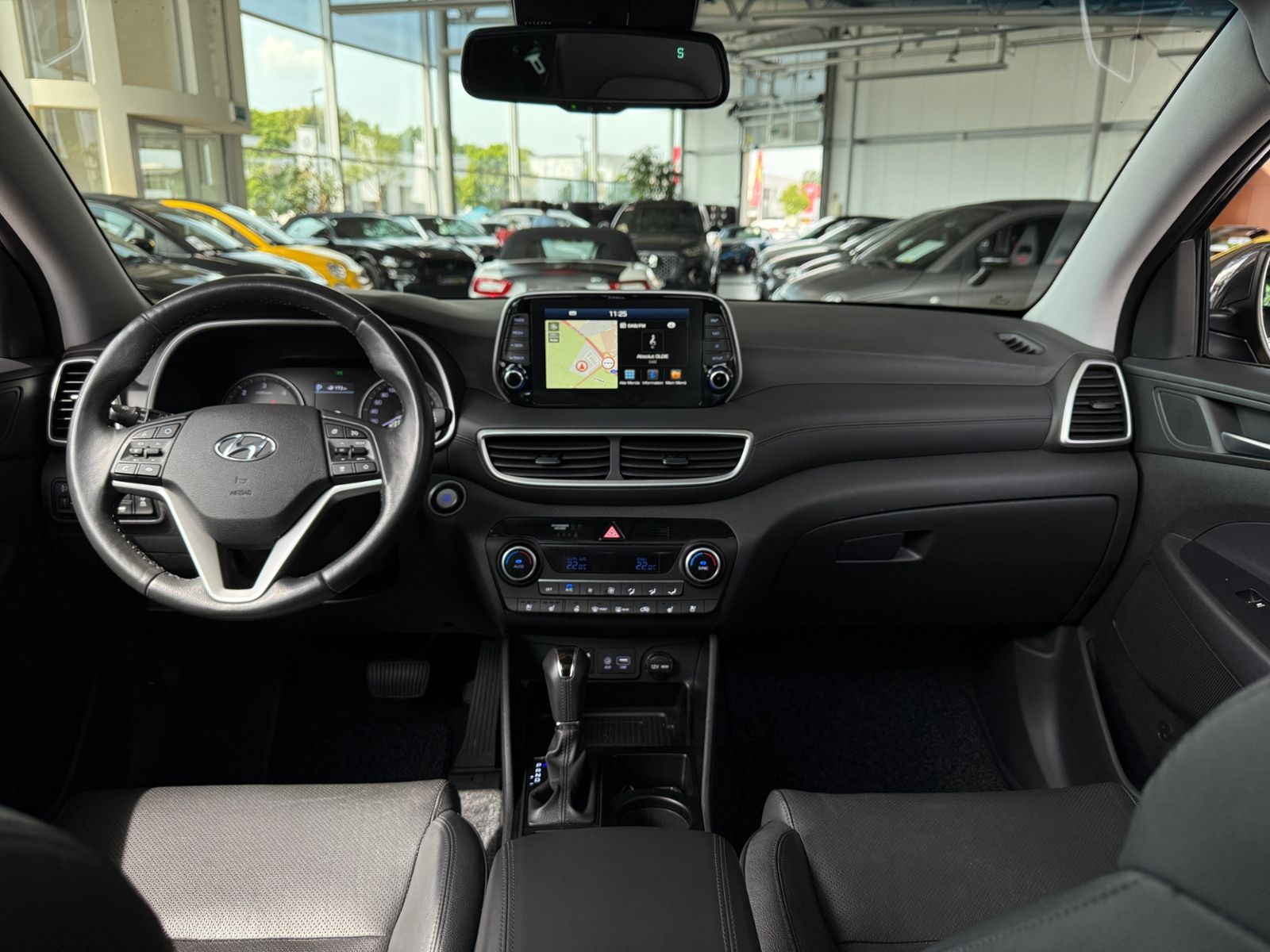 Fahrzeugabbildung Hyundai TUCSON Premium 4WD PANO AHK LED LEDER