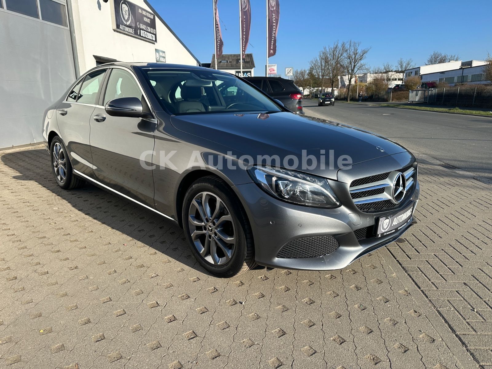 Fahrzeugabbildung Mercedes-Benz C 200 CGI Lim. Avantgarde Autom./Navi/LED/ILS