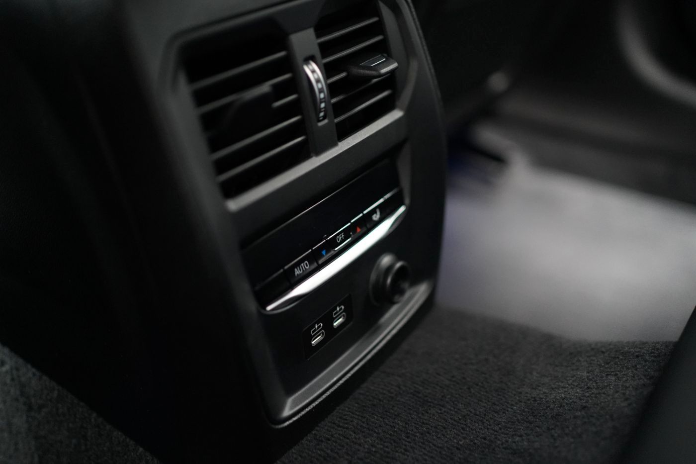 BMW 320i Sport Line ParkAssis+Komfortzug+Sitzheiz.F& foto 12