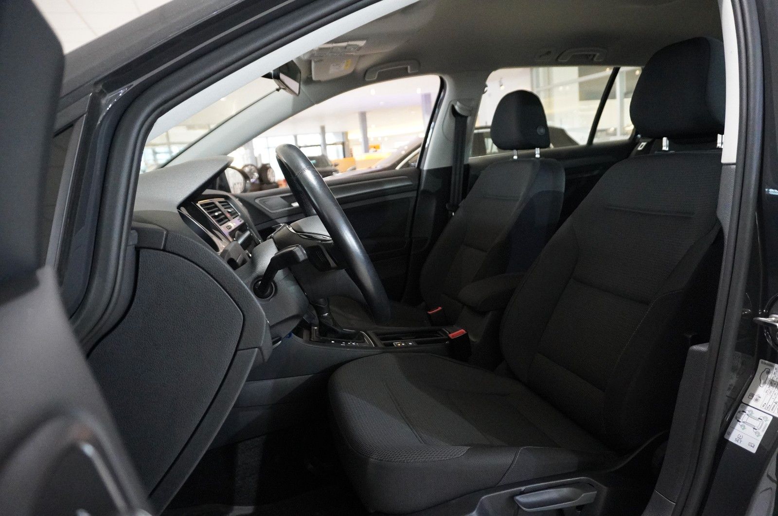 Fahrzeugabbildung Volkswagen Golf VII VARI. 2.0D COMFORT. 4M NAVI/KAMERA/AHK