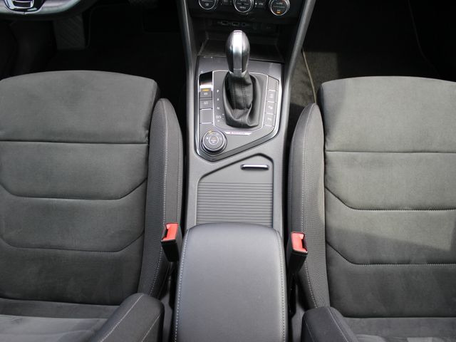 Tiguan 2,0 TDI 4M R-Line PanoD*Navi*AHK*19"Alu