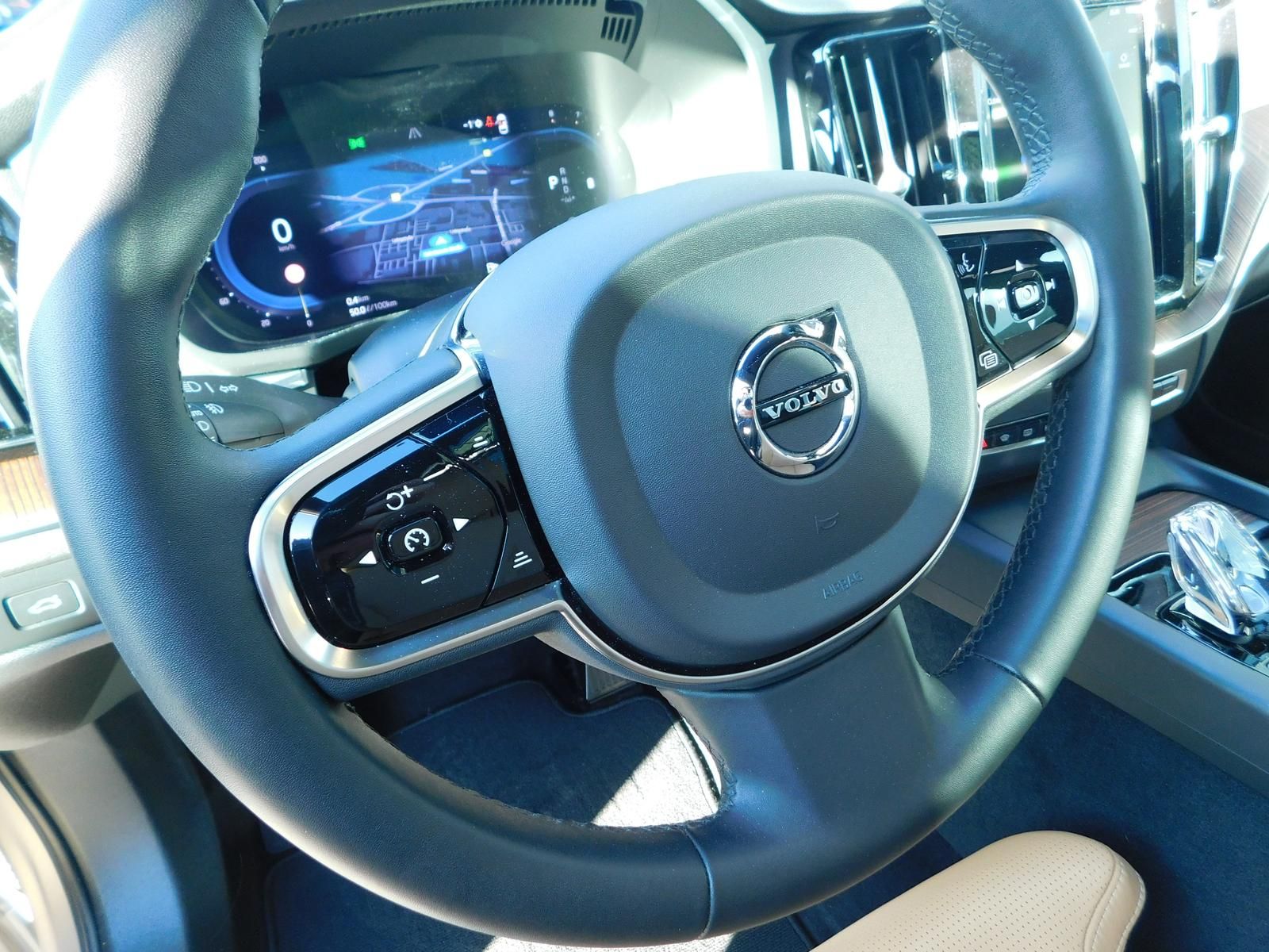 Fahrzeugabbildung Volvo XC60 B5 B AWD Plus Dark "Panoramadach, AHK"