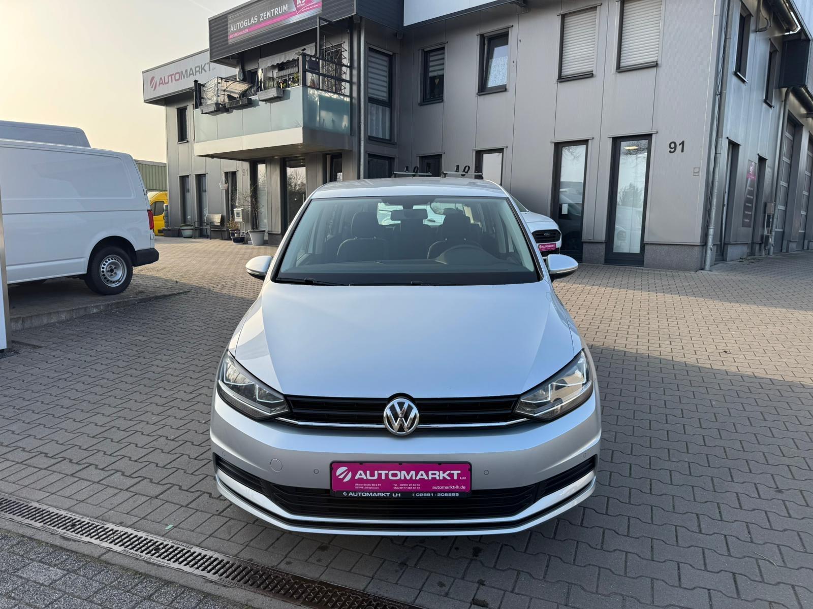 Volkswagen Touran Trendline 1.2TSI 110PS Navi Kamera 7-Sitz