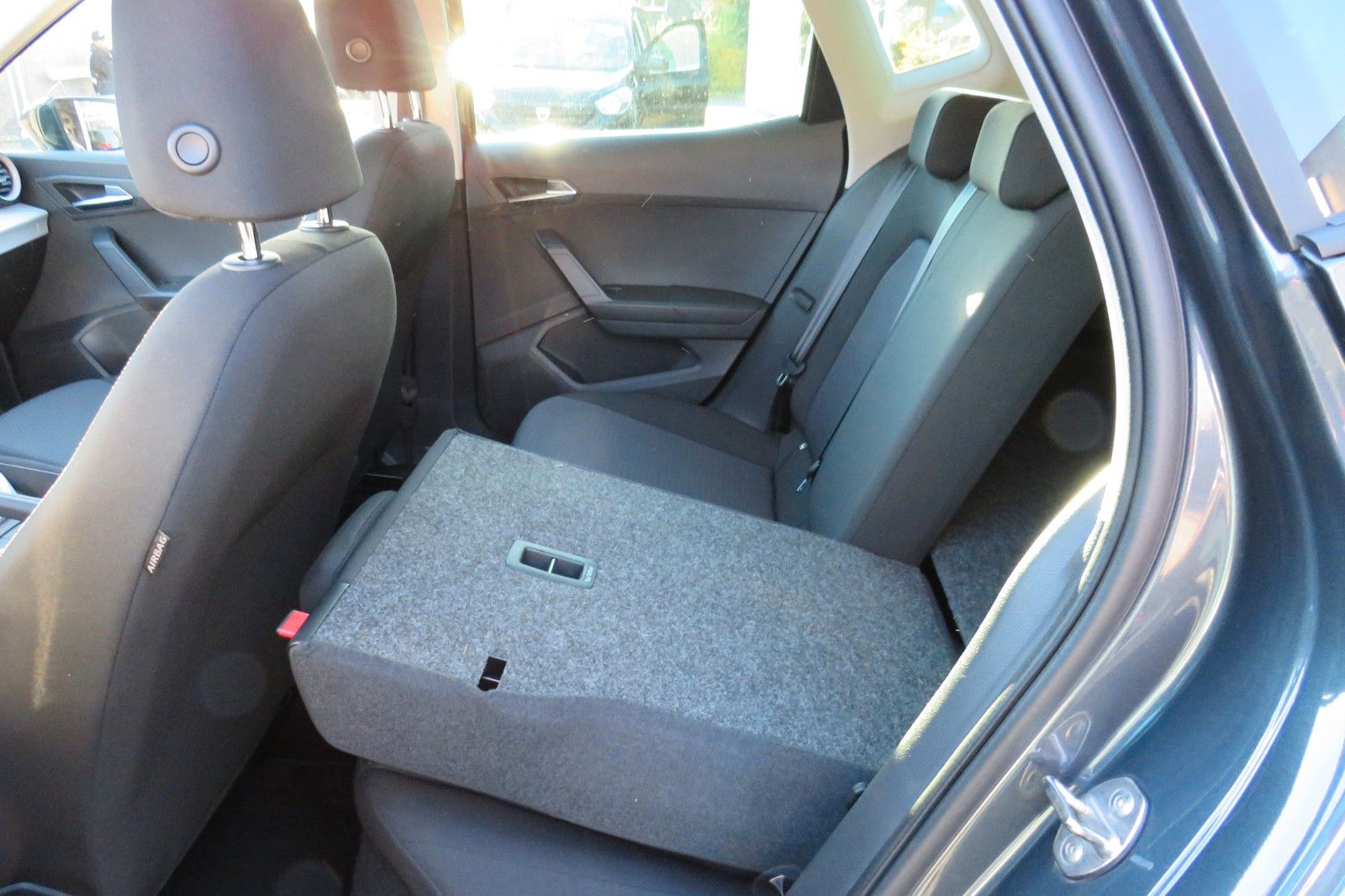 Fahrzeugabbildung SEAT Arona Style NAVI APP SITZH. PDC GRA 1.HD