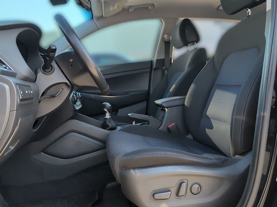 Fahrzeugabbildung Hyundai TUCSON 1.6T 4WD PREMIUM GARANTIE NAVI+KAM+4xSHZ+