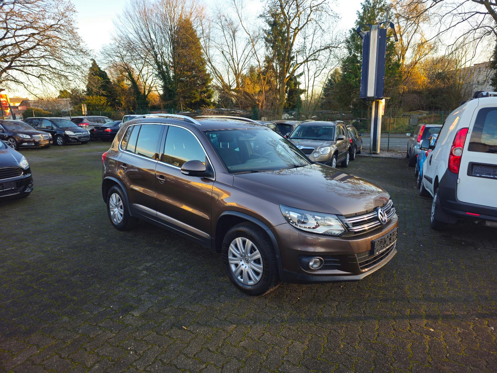 Volkswagen Tiguan Sport & Style 4Motion Bi-Xenon*Navi*AHK