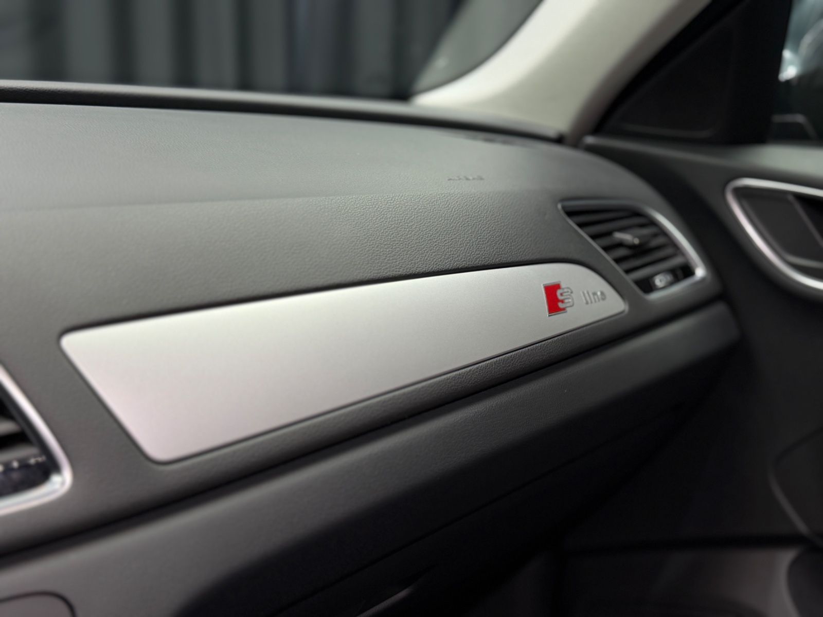 Fahrzeugabbildung Audi Q3 sport|S-Line|S-Tronic|AHK|NAVI|AUTOMATIK