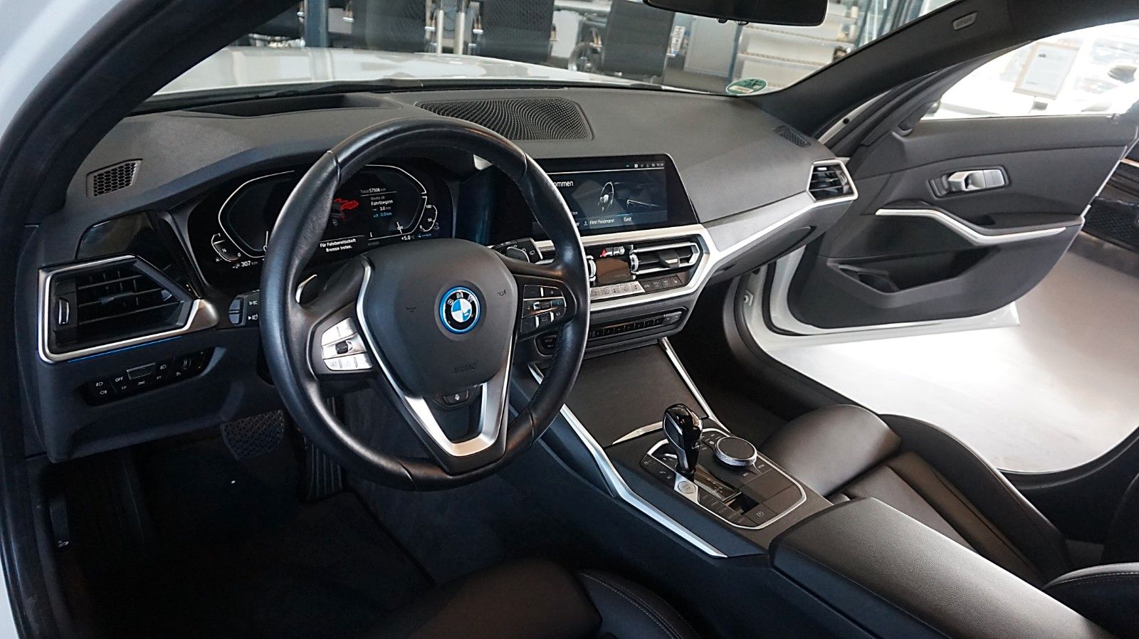 BMW 330e Touring Panno*Leder*Alu*H/D*Laser* foto 9
