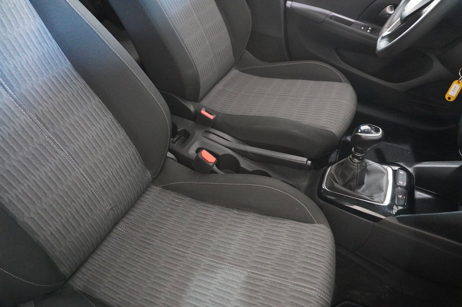 Fahrzeugabbildung Opel Corsa F 1.2 EDITION NAVI/LED/KAMERA/TEMP./SPORT