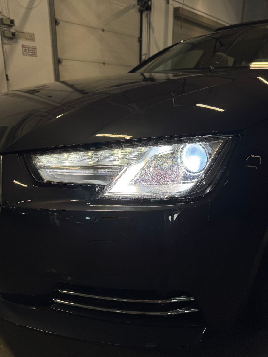 Fahrzeugabbildung Audi A4 Avant DESIGN S-TRONIC PANO STHD AHK LEDER