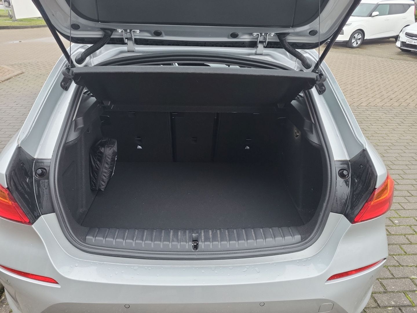 BMW 118 i Automatik PDC/Active Guard Plus/Live Cockp foto 6