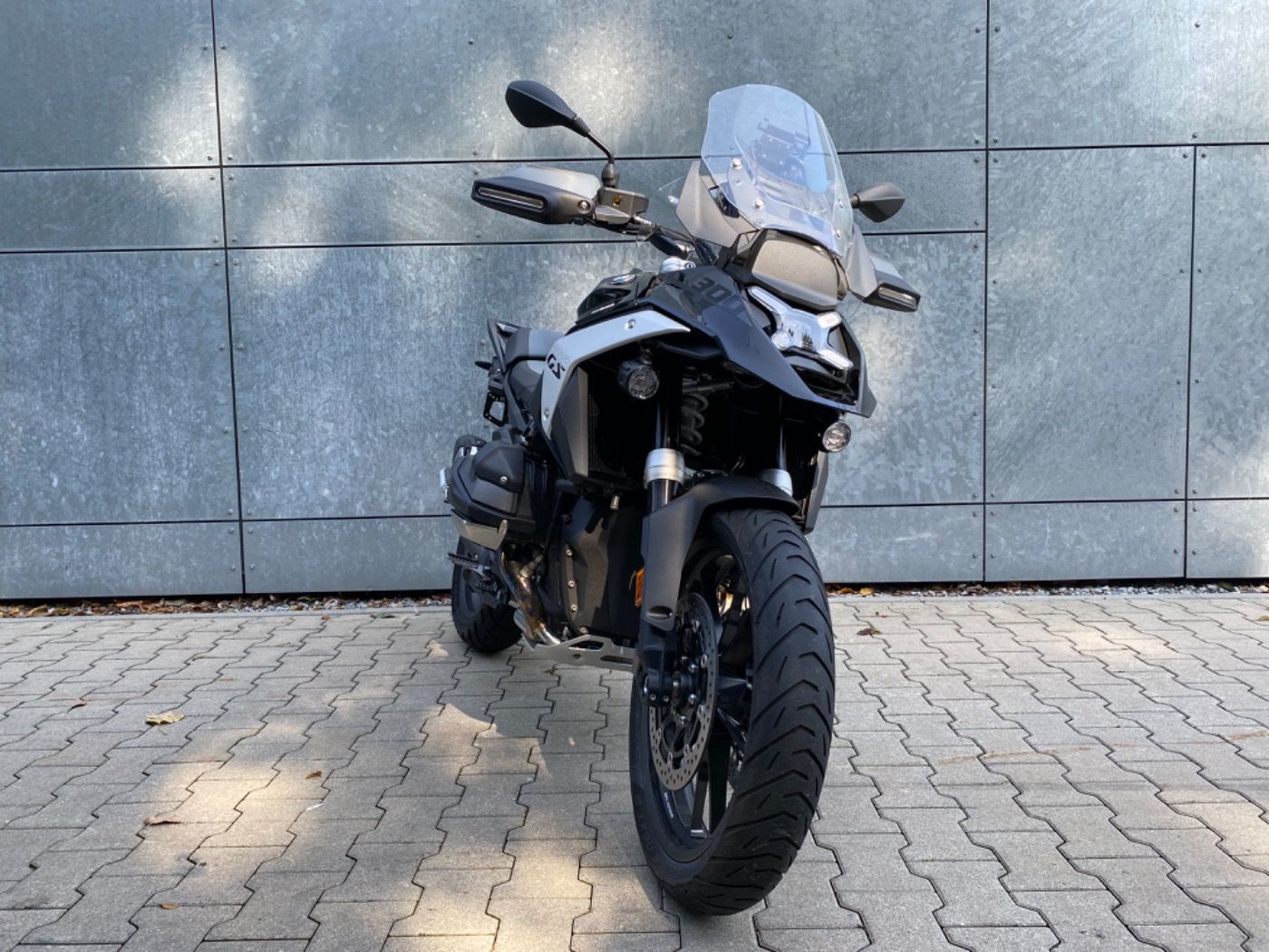 Fahrzeugabbildung BMW R 1300 GS Triple Black 3 Pakete Adaptive Fahrzeu