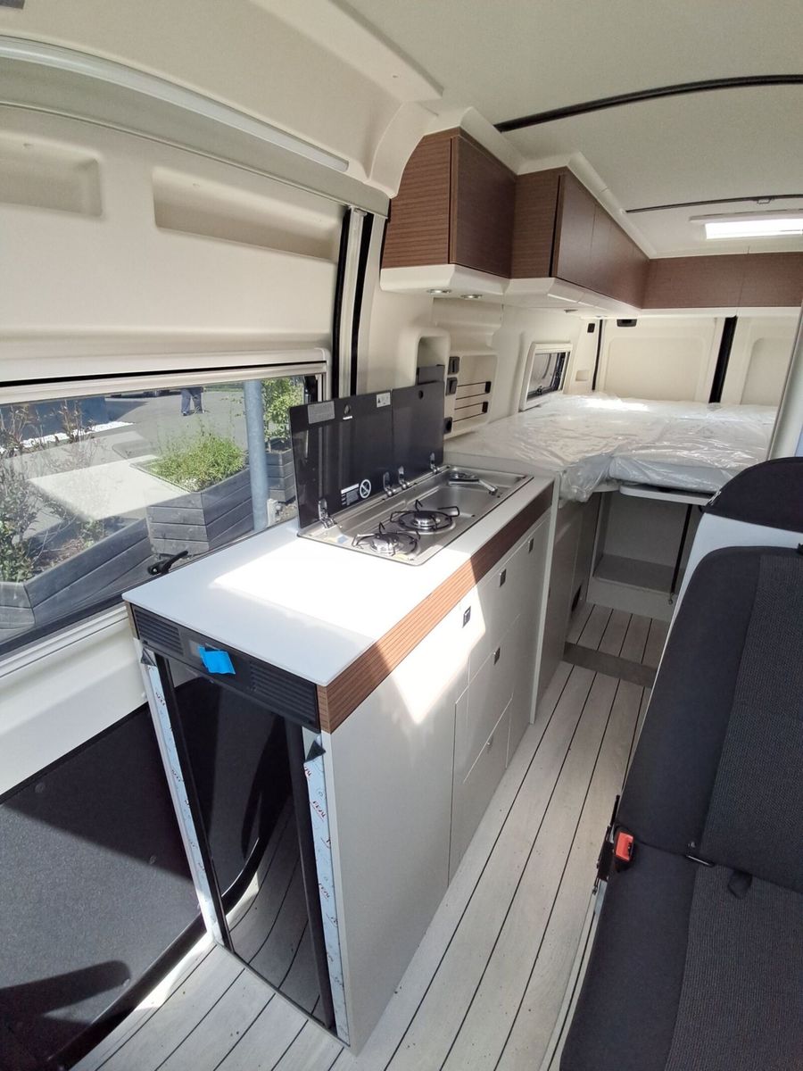 Fahrzeugabbildung Westfalia Columbus 640 E 180 PS Automatik 4.25 t Skyview