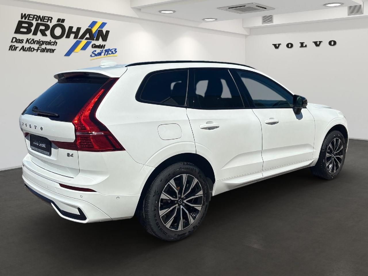 Fahrzeugabbildung Volvo XC60 B4 Benzin Plus Dark 2WD