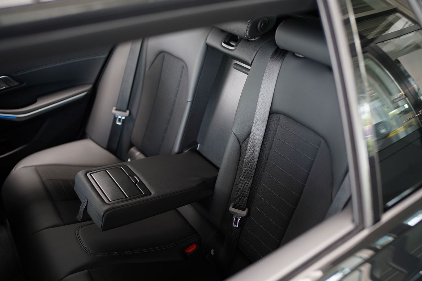 BMW 320i Sport Line ParkAssis+Komfortzug+Sitzheiz.F& foto 7