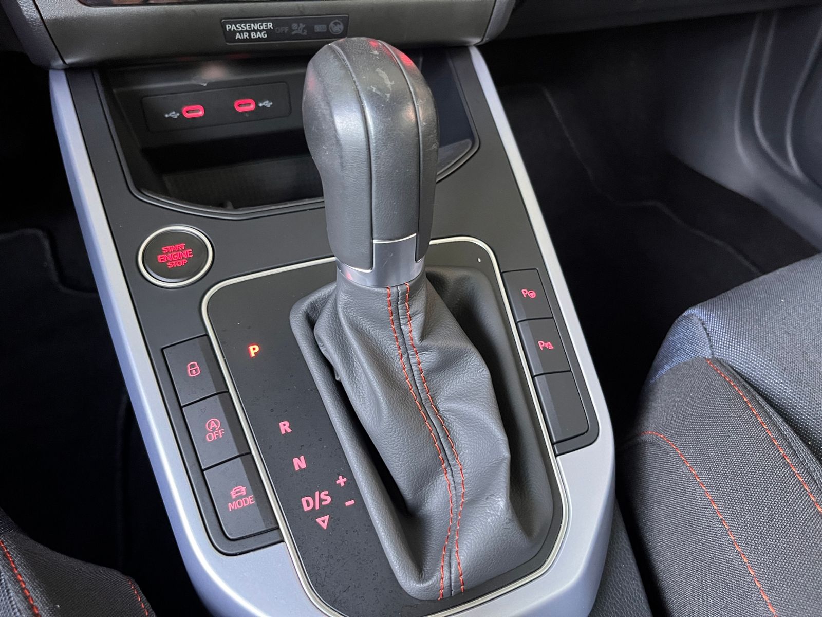 Fahrzeugabbildung SEAT ARONA  1.5 TSI DSG FR ACC LED NAV RFK SHZ 17"