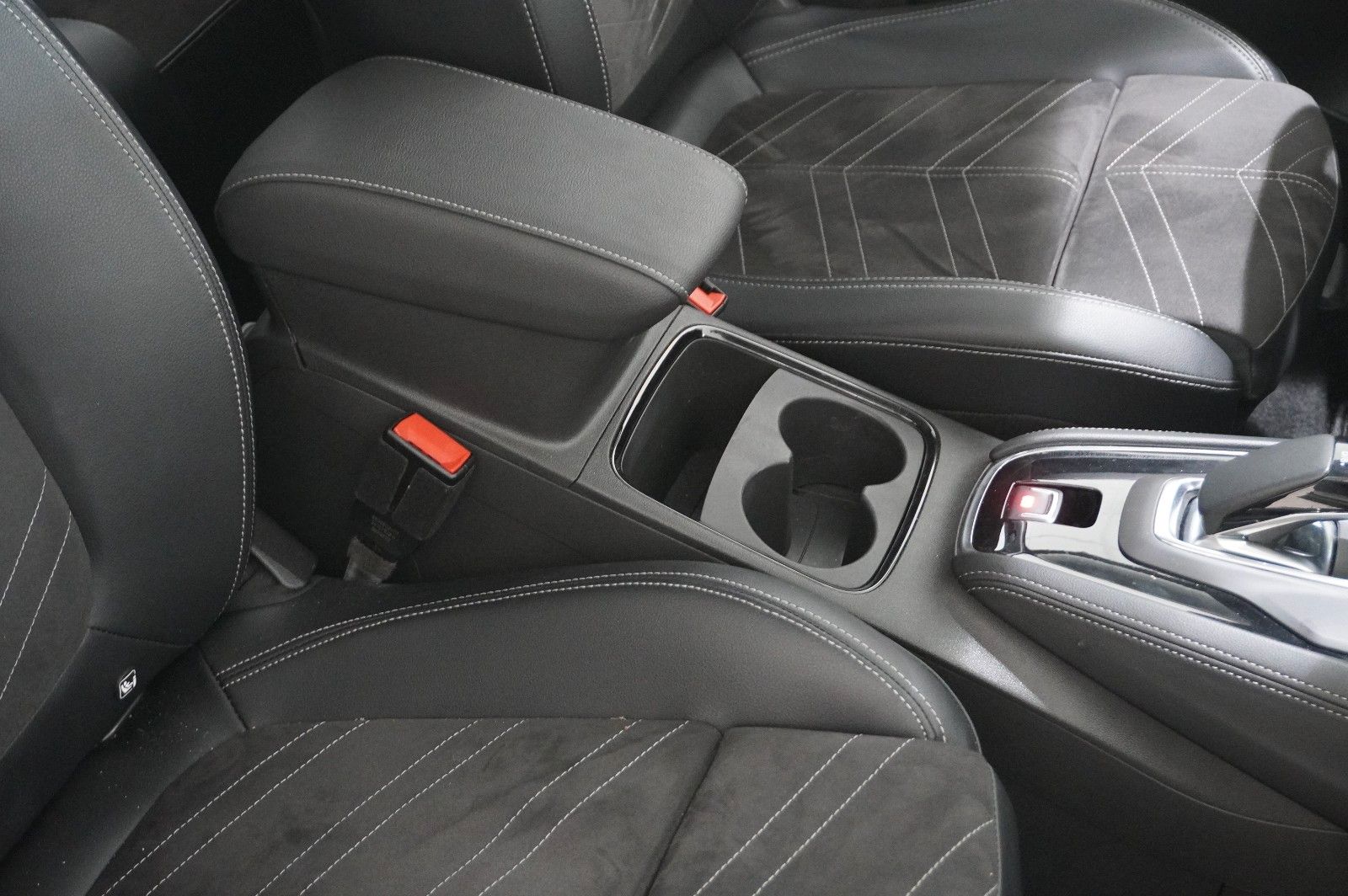 Fahrzeugabbildung Opel Grandland (X) ULTIMATE 4HYBRID NAVI/LED/SPORT/SH