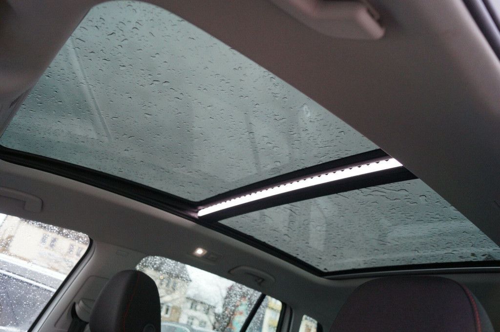 Fahrzeugabbildung Volkswagen GOLF SPORTSVAN VII SOUND BMT*PANORAMA+AHK+NAVI*