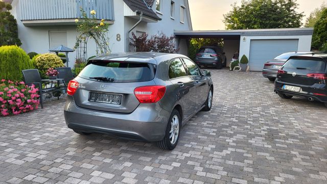 Mercedes-Benz A 180 A -Klasse A 180 BlueEfficiency Automatik