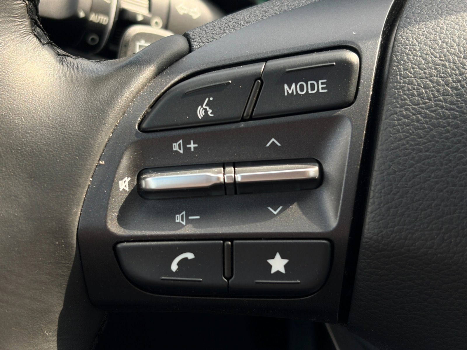 Fahrzeugabbildung Hyundai KONA E Trend NAV LHZ LKA LFA ACC KRELL CarPlay